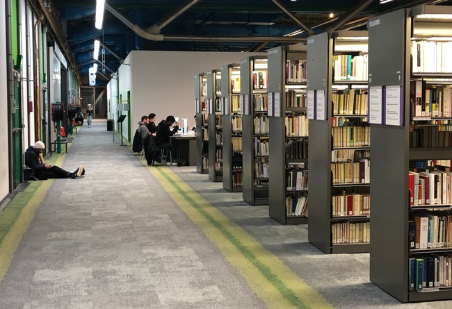 People using the open space stacks at Bpi