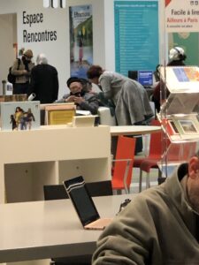 People talking and discussing ideas -collaboration fosters a dynamic, peer-driven learning culture.