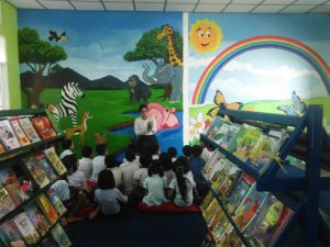 Photo of participants in Let's Read Project, Basic Middle School No. 7, Innsein